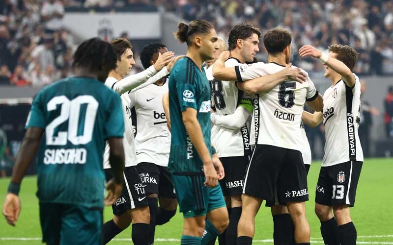 Kartal yıldızlarıyla uçtu
