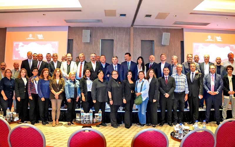 İzmir turizminin dijital geleceği Çeşme'de masaya yatırıldı