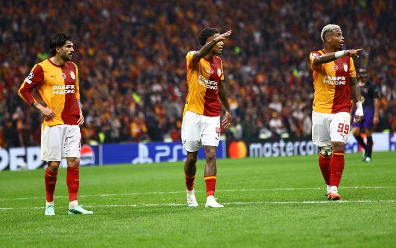 Galatasaray, Barcelona'ya 4 golle mağlup oldu