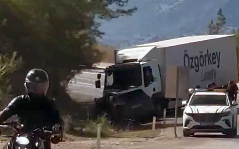 Cip ile kamyon kafa kafaya çarpıştı: Çinli turist hayatını kaybetti