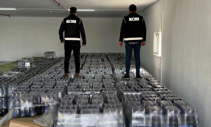 Antalya'da 13 otelde dev sahte alkol operasyonu: 2 milyon litre üzerinde sahte alkol ele geçirildi
