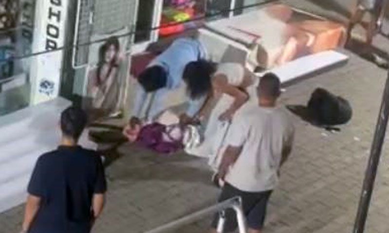 İngiliz turist kadınlar Marmaris'i birbirine kattı
