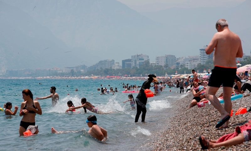 Antalya'da bayramın son günü sahiller doldu