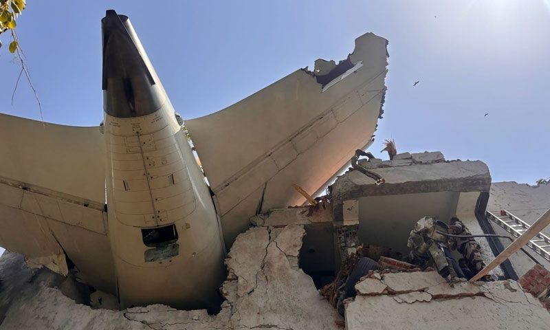 Hindistan'daki uçak kazasında 204 kişi hayatını kaybetti, 1 yolcu sağ çıkarıldı