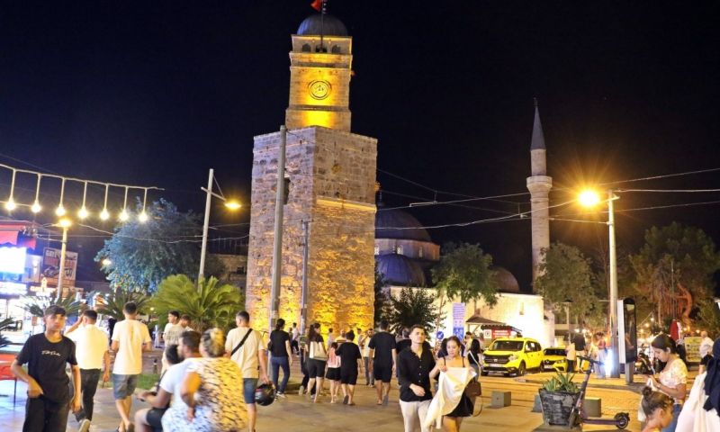 Nüfusu gündüz 82, gece 10 bin