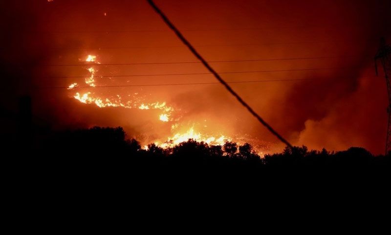 Girit Adası'nda orman yangını: otellerden ve evlerden 5 bin kişi tahliye edildi