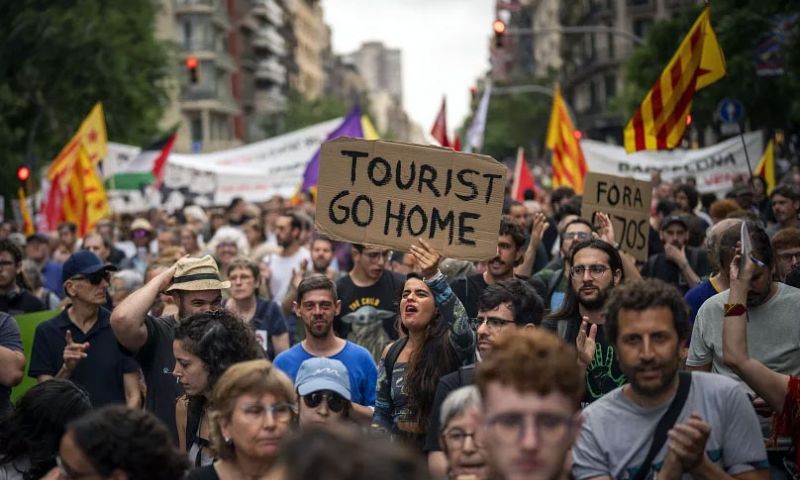 Mallorca’da “Almanlar Defolun” Krizi: Santanyi’de Turizm Karşıtı Nefret Tırmanıyor