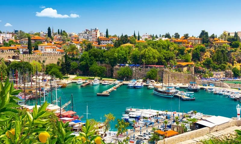 Antalya'ya bir yılda 96 bin 618 kişi daha yerleşti