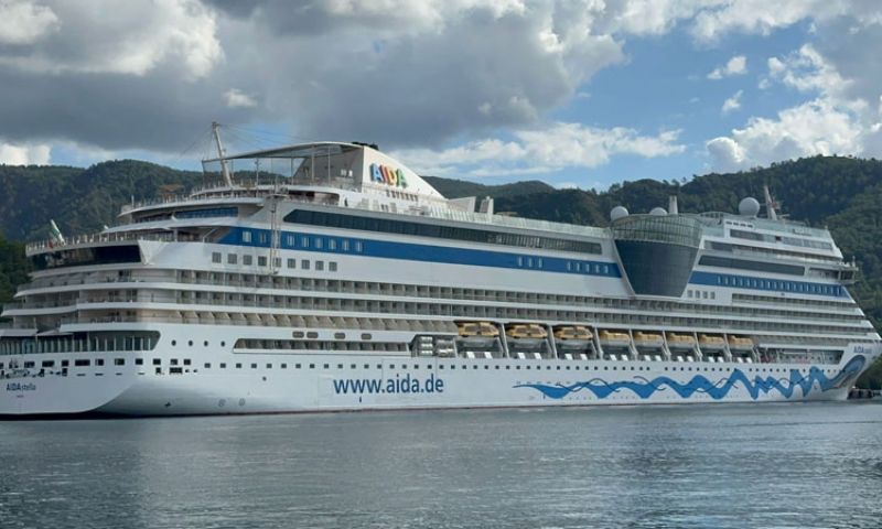 İtalya bayraklı dev kruvaziyer Marmaris'e 2 bin 500 yolcusuyla geldi