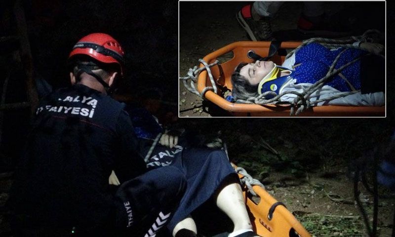 Antalya’da 4 metrelik inşaat çukuruna düşen turist itfaiye tarafından kurtarıldı