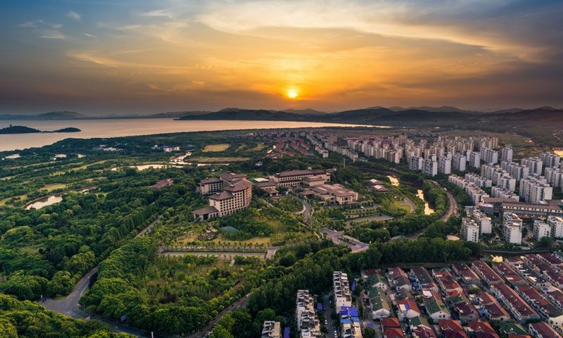 Ruslar ekim ayında 315 konut aldı