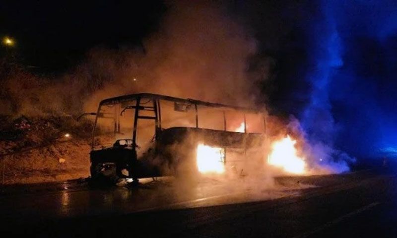 Otoyolda 39 yolcusu bulunan otobüs alev alev yandı