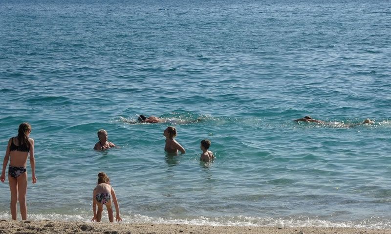 18 derecelik sıcak hava sahilleri doldurdu