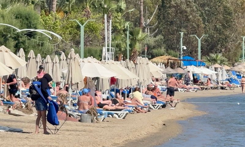 Sahiller dolup taştı, kruvaziyerle 274 turist geldi