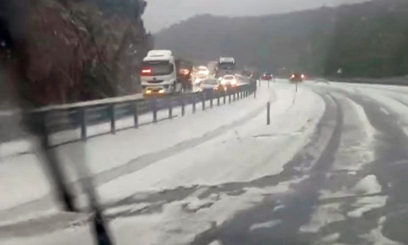 Antalya'ya  mayıs ayında kar ve dolu yağdı