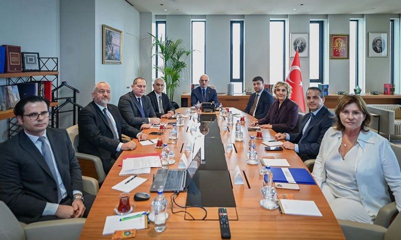 Bakan Mehmet Nuri Ersoy başkanlığında kritik turizm zirvesi