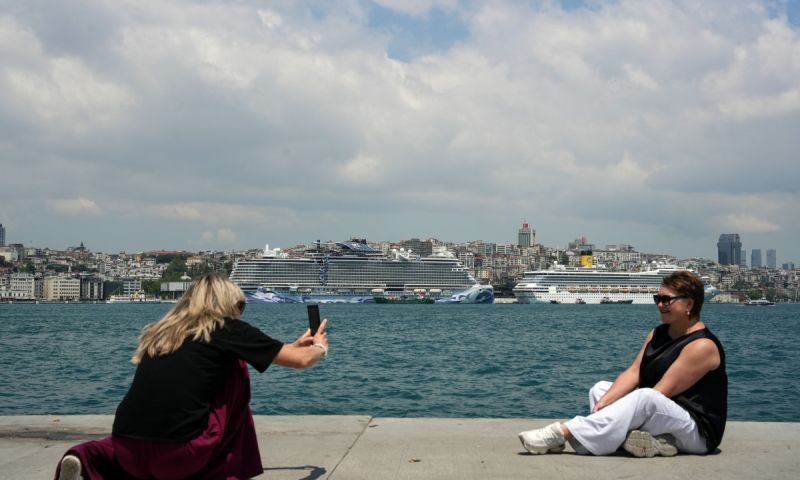 4 Dev kruvaziyer gemisi İstanbul'a turist taşıdı
