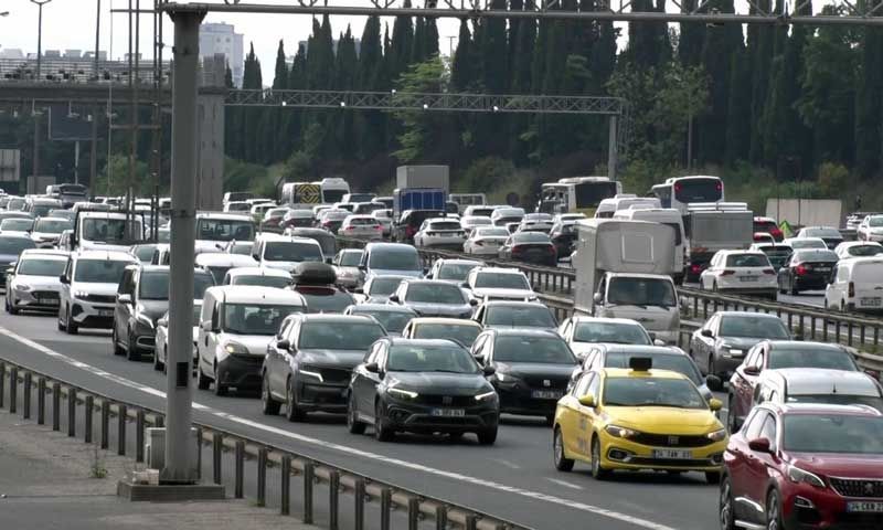 Kurban Bayramı tatilinin başlamasıyla yollarda yoğunluk oluştu