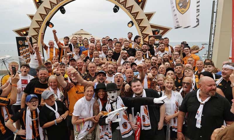  Corendon Airlines, Acun Ilıcalı'yı Hull City taraftarlarıyla Antalya'da buluşturdu