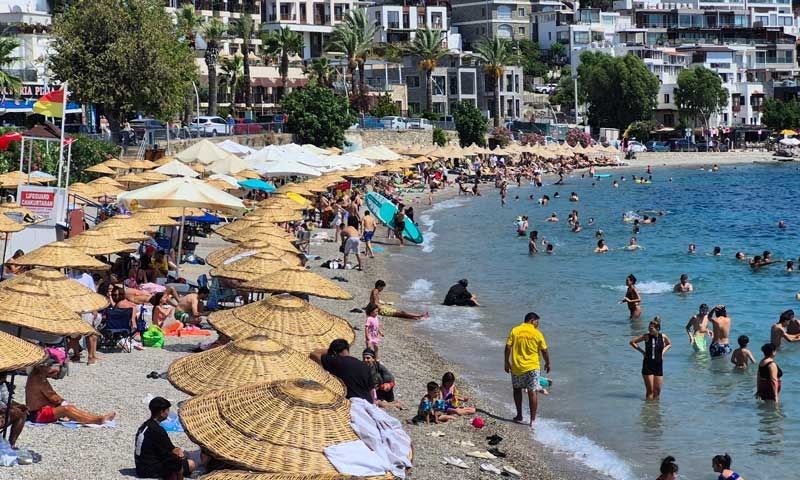 Bodrum'da sahiller doldu taştı