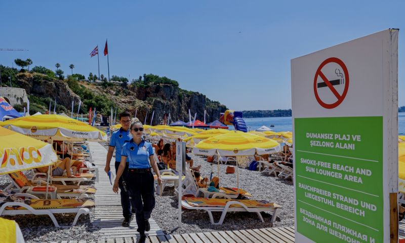 Antalya’da dumansız plaj' uygulaması başladı