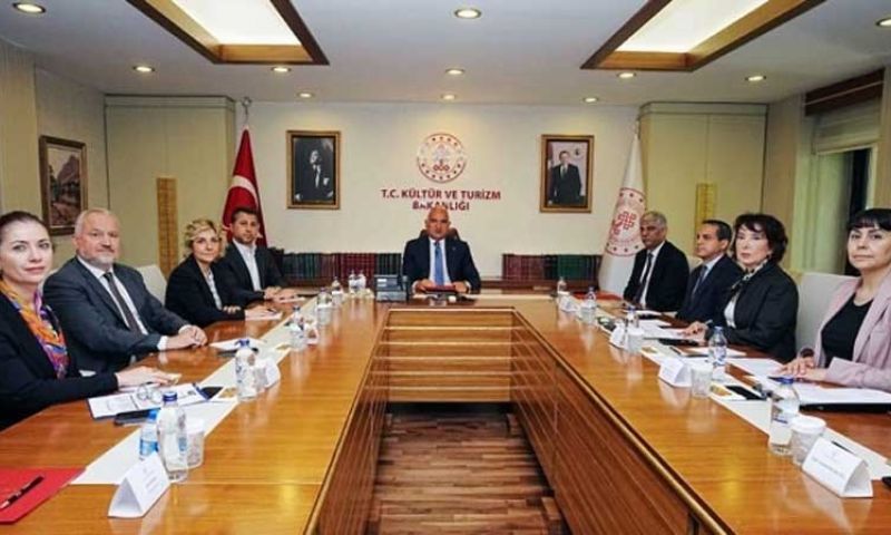 Bakan Ersoy, sektörün zirvesiyle buluştu 