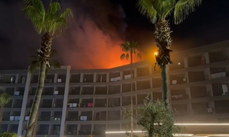 Alanya'da otelin çatısında yangın çıktı