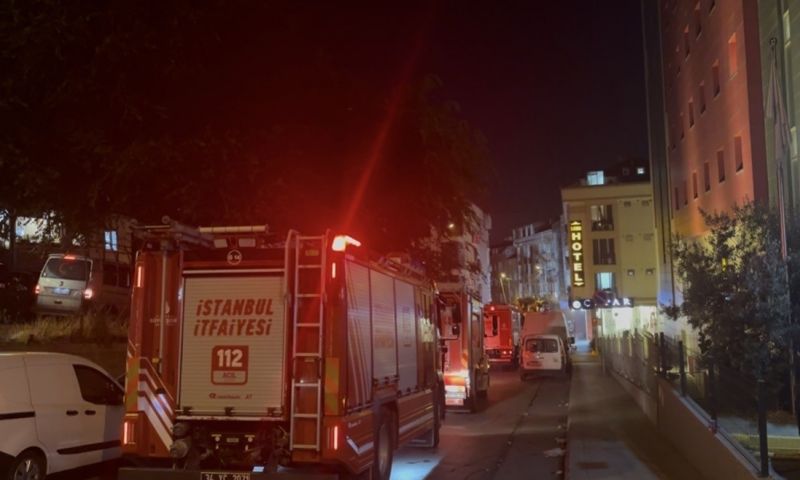 İstanbul'da otel yangını: Çok sayıda vatandaş otelde mahsur kaldı