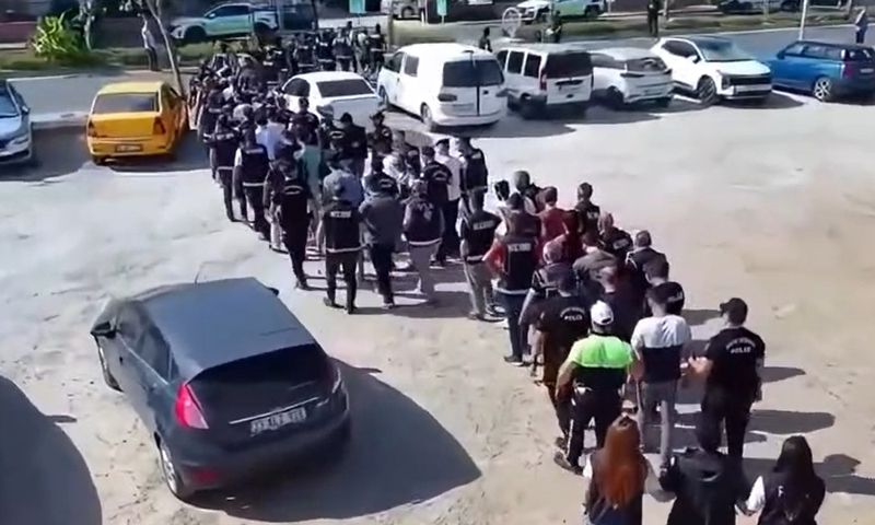 Vize başvurusunda bulunan vatandaşları dolandıran şebeke çökertildi