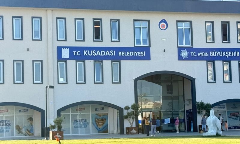 Kuşadası Belediyesi'ne 3. dalga operasyonunda 2 otel sahibi de göz altında