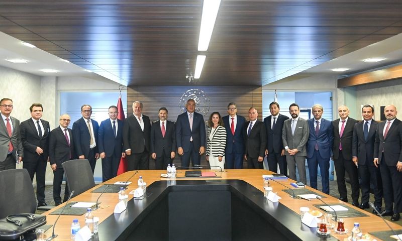 Bakan Ersoy hizmet sektörü temsilcileri ile bir araya geldi