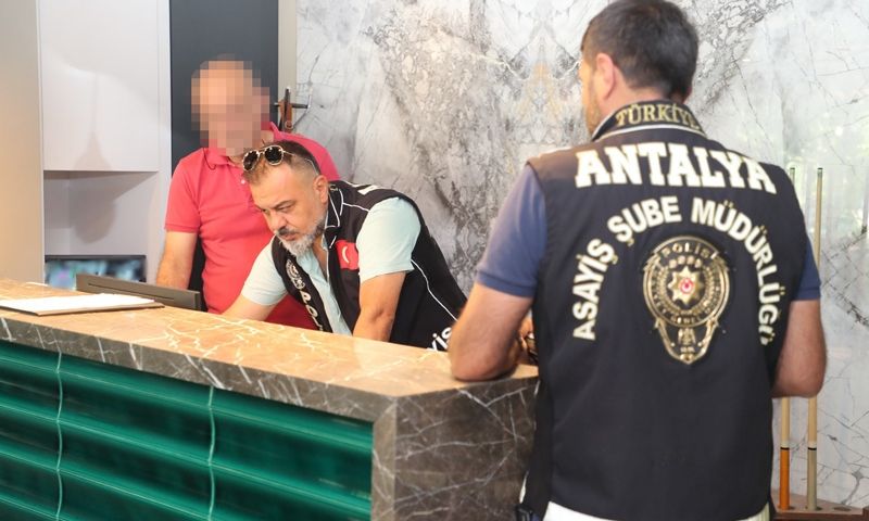Antalya’da günübirlik konaklama ve araç kiralama firmaları denetlendi