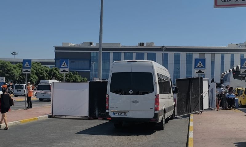 Emekli polis kız arkadaşını havaalanı otoparkında tabancayla vurarak öldürdü