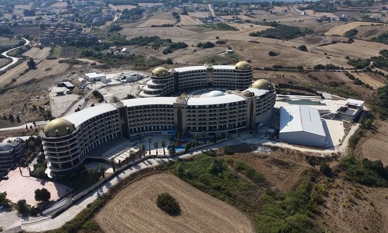 Maaş ve tazminatlarını alamayan otel personeli protestolarını sürdürüyor