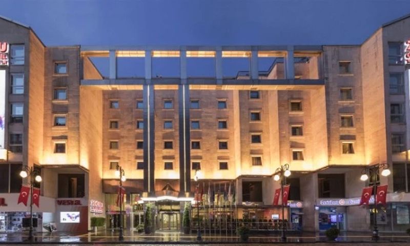 Simge otel Zorlu Grand el değiştirdi
