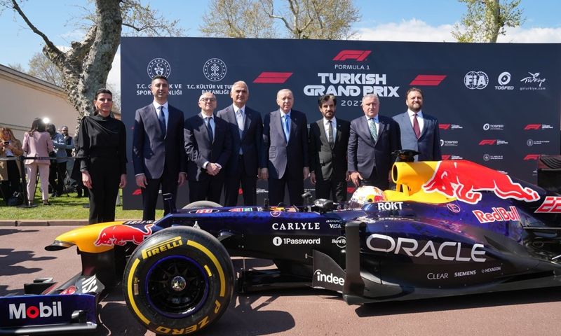 Bakan Ersoy müjdeyi verdi: İstanbul Park 2031'e kadar F1 takviminde