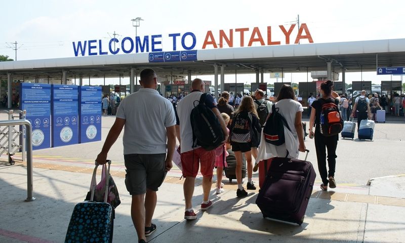 Antalya'ya 8 ayda 11 milyonun üzerinde turist geldi