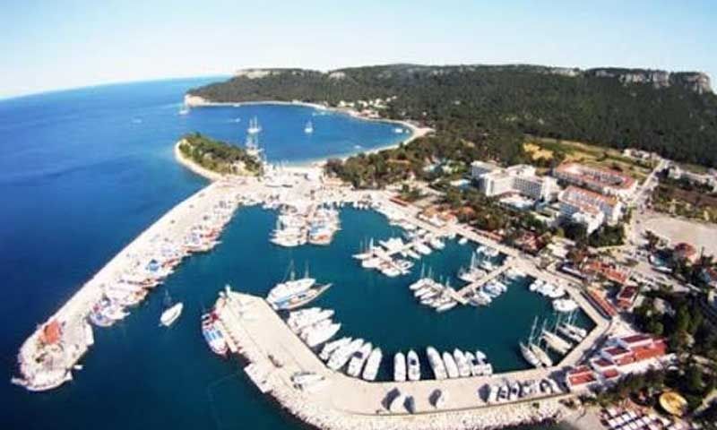 Kemer'de turizm tesisi icradan satışta çıkarıldı