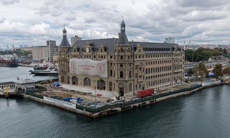 Bakan Ersoy: ''Haydarpaşa'nın temellerindeki ahşap kazıkların yüzde 80'i yok olmuş''