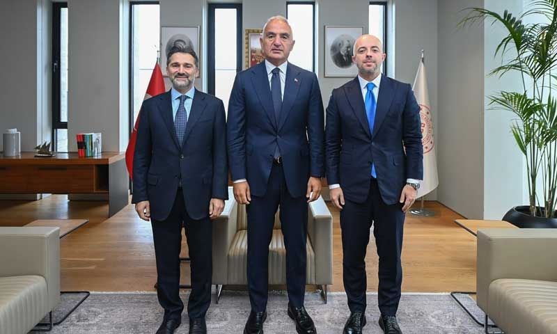 Bakan Ersoy, ''THY dünyadaki uçuş ağları ile Türkiye'ye önemli katkı sağlıyor''