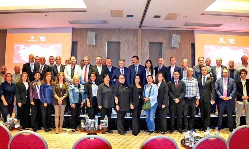 İzmir turizminin dijital geleceği Çeşme'de masaya yatırıldı
